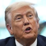 Donald Trump a signé lundi le décret de déploiement des militaires de la Garde nationale à Memphis. KEYSTONE/AP/Alex Brandon